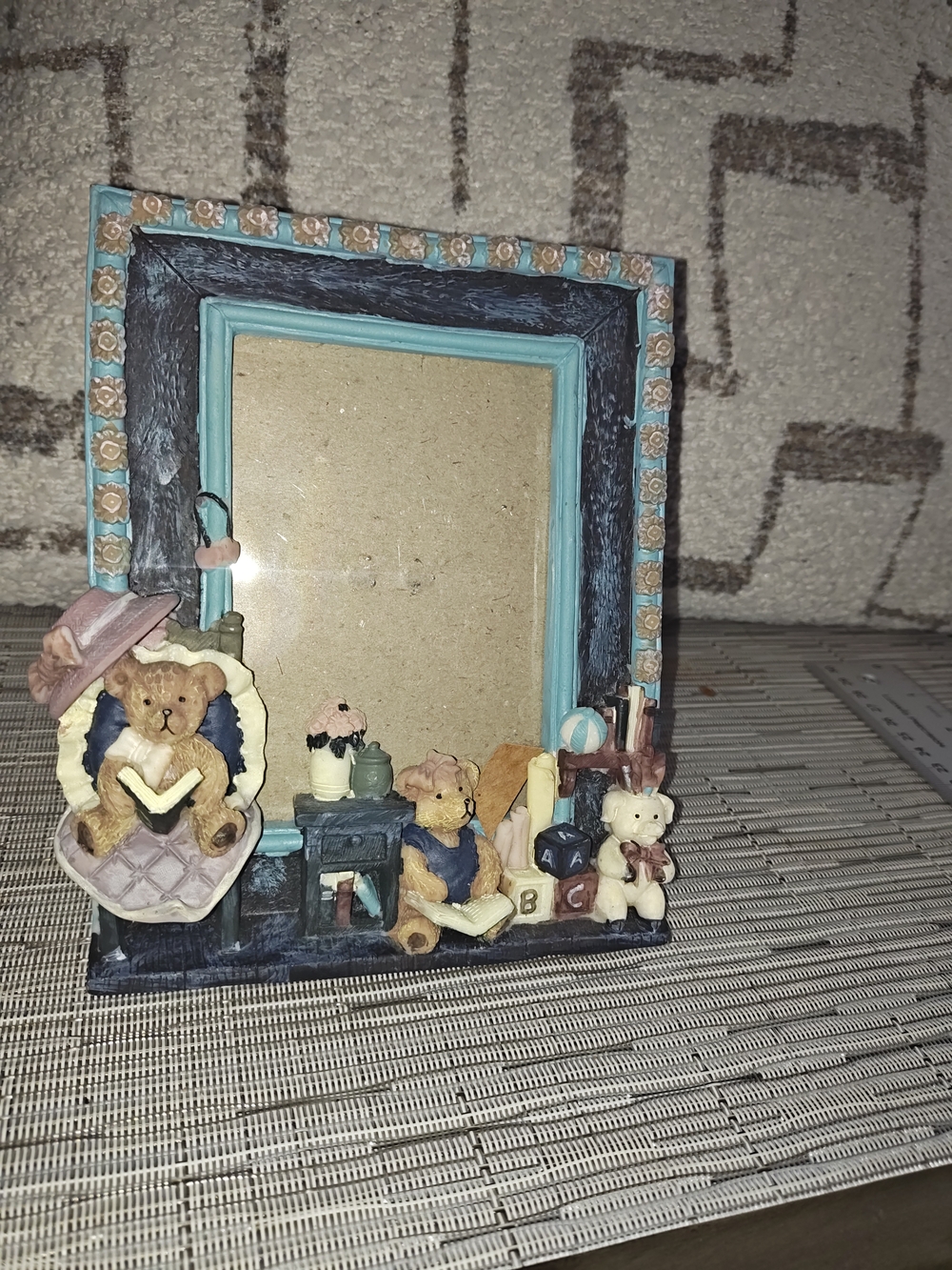vintage 3D resin picture frame featuring teddy bears in a bedroom scene,...